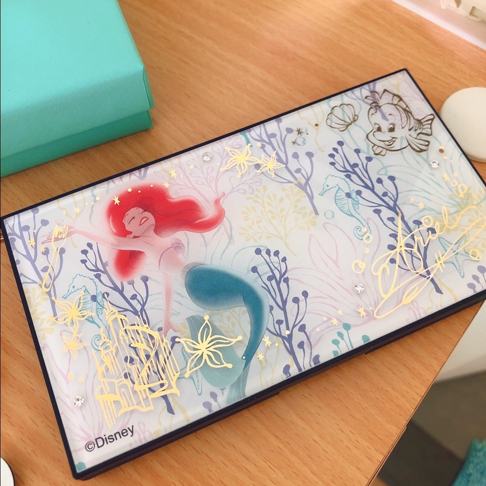 Disney limited esition eyeshadow palette